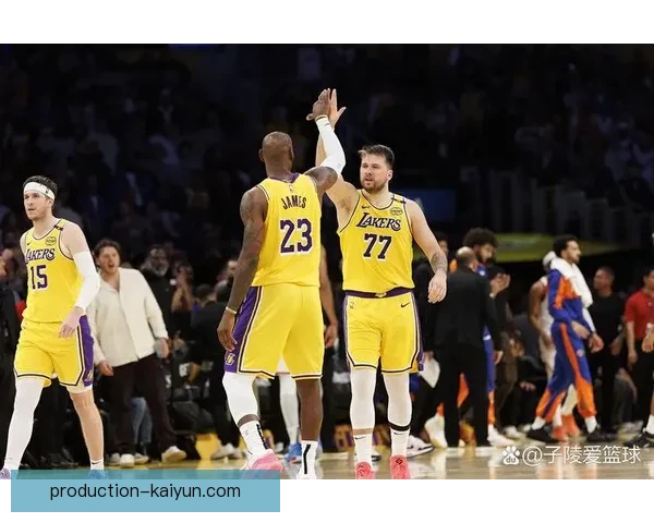 NBA焦点战詹姆斯绝杀湖人逆转勇士重返西部前三季后赛形势再生变