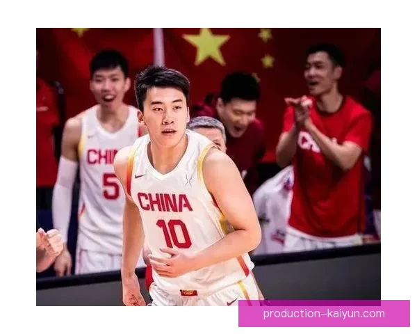 中国男篮逆转夺冠展现团队精神与战术革新力量拼搏风采激励全国球迷