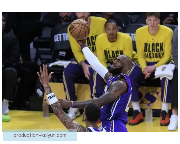 詹姆斯伤势恢复进展良好 湖人季后赛前景再度引发热议