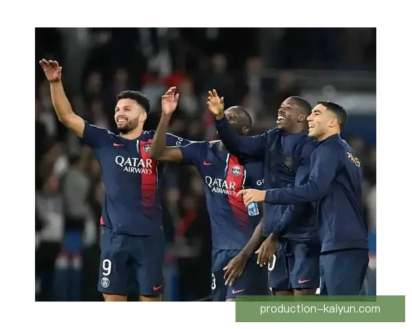 豪门对决再掀欧冠风暴年轻前锋一战成名引热议球迷期待新赛季格局生变