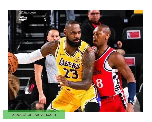 詹姆斯领衔湖人迎战勇士 新赛季西部强队争锋激烈