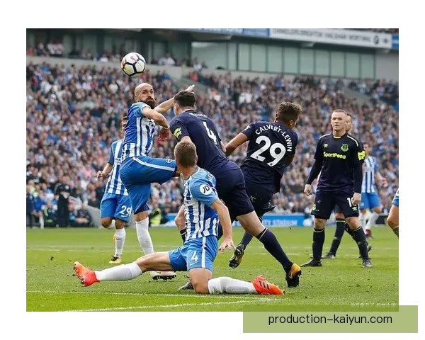 豪门对决引爆赛季焦点球星转会风云再起冠军争夺悬念升级战火重燃