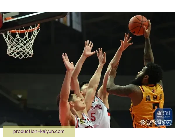 关键球员绝杀助队逆转夺冠本赛季最精彩体育对决再掀热议