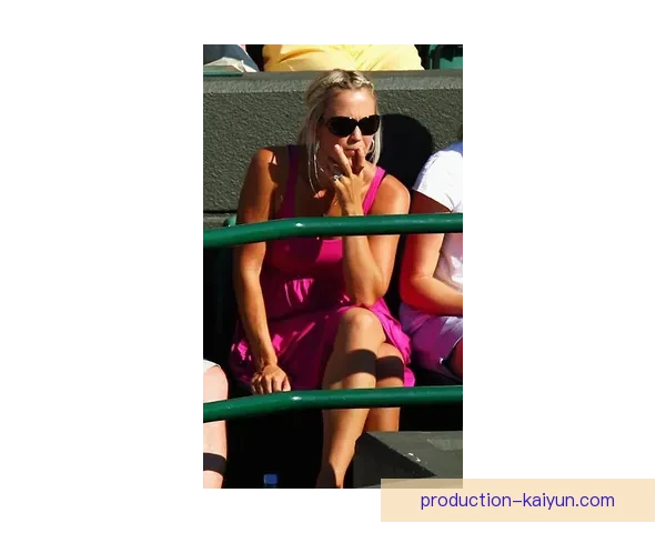 温布尔登网球俱乐部最新赛事动态及明星选手表现分析