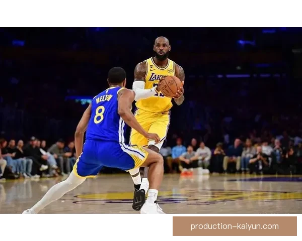 湖人队新赛季阵容大揭秘 詹姆斯与戴维斯再度联手冲击总冠军